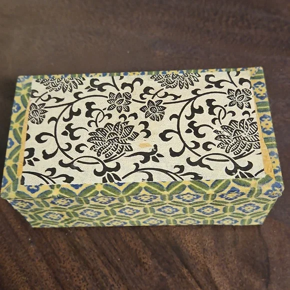 Geometric Patterned Box - Picture 4 of 4